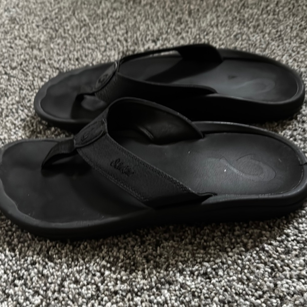 OluKai Classic Black Sandals - Picture 4 of 6